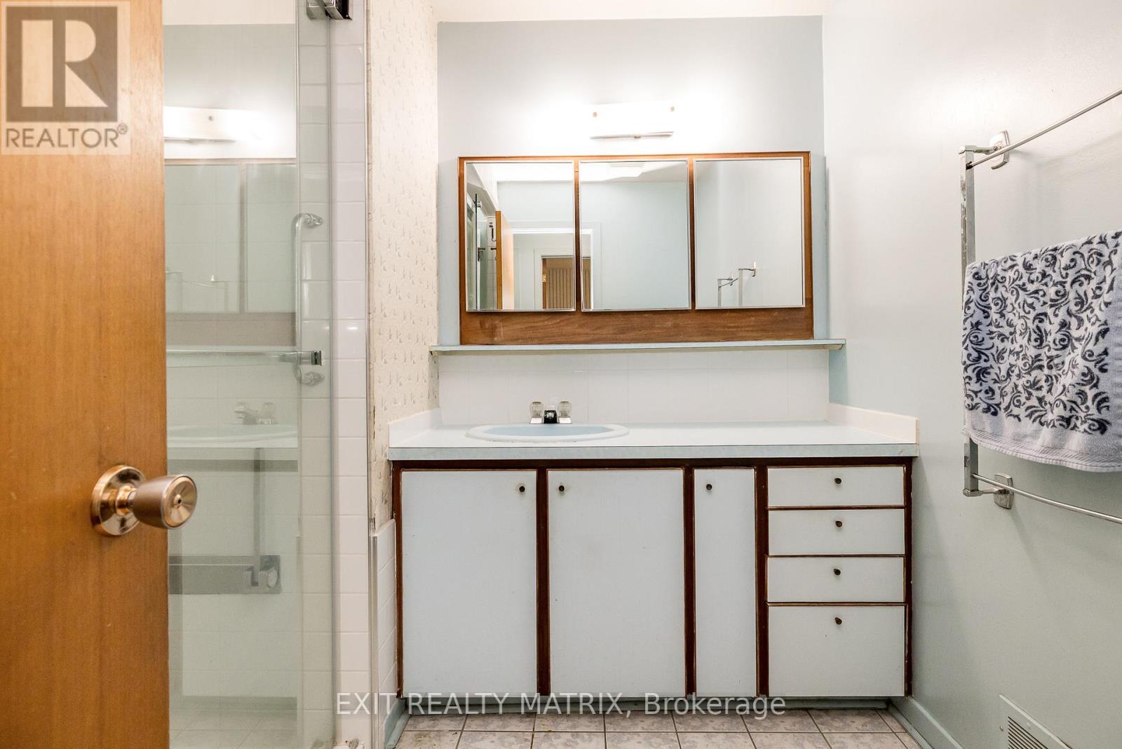 8 Brian Crescent, Ottawa, Ontario  K2H 6X3 - Photo 25 - X12435997