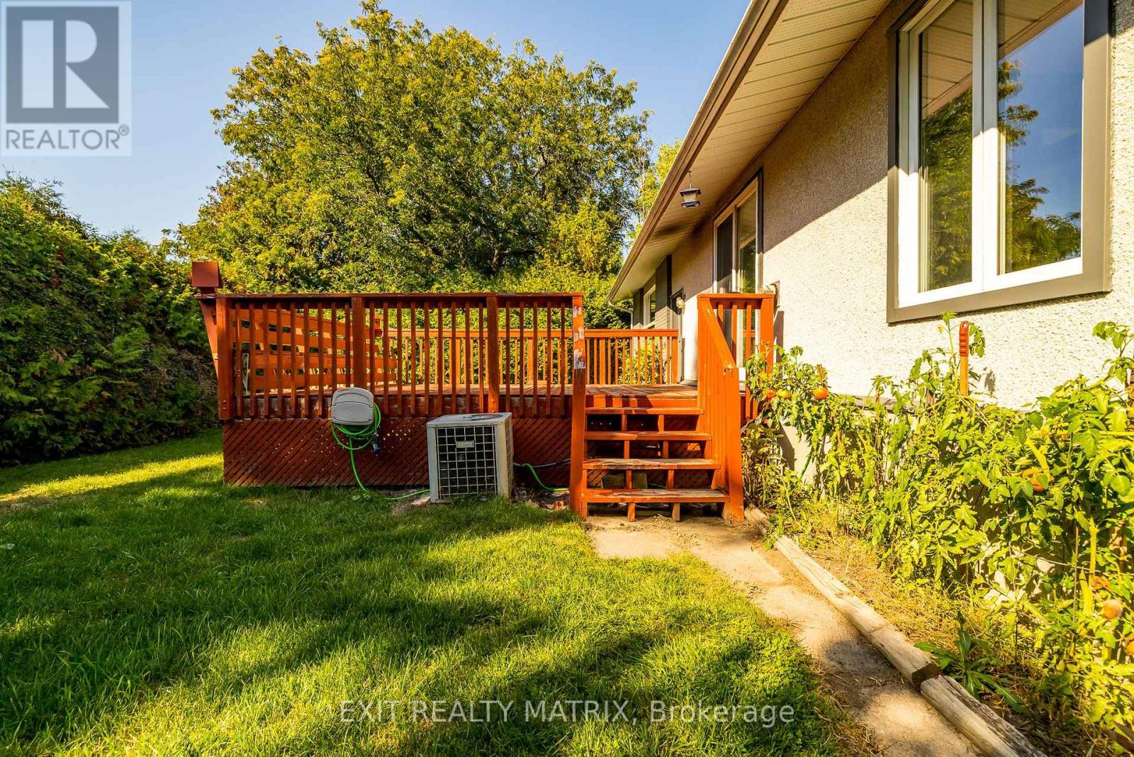 8 Brian Crescent, Ottawa, Ontario  K2H 6X3 - Photo 34 - X12435997