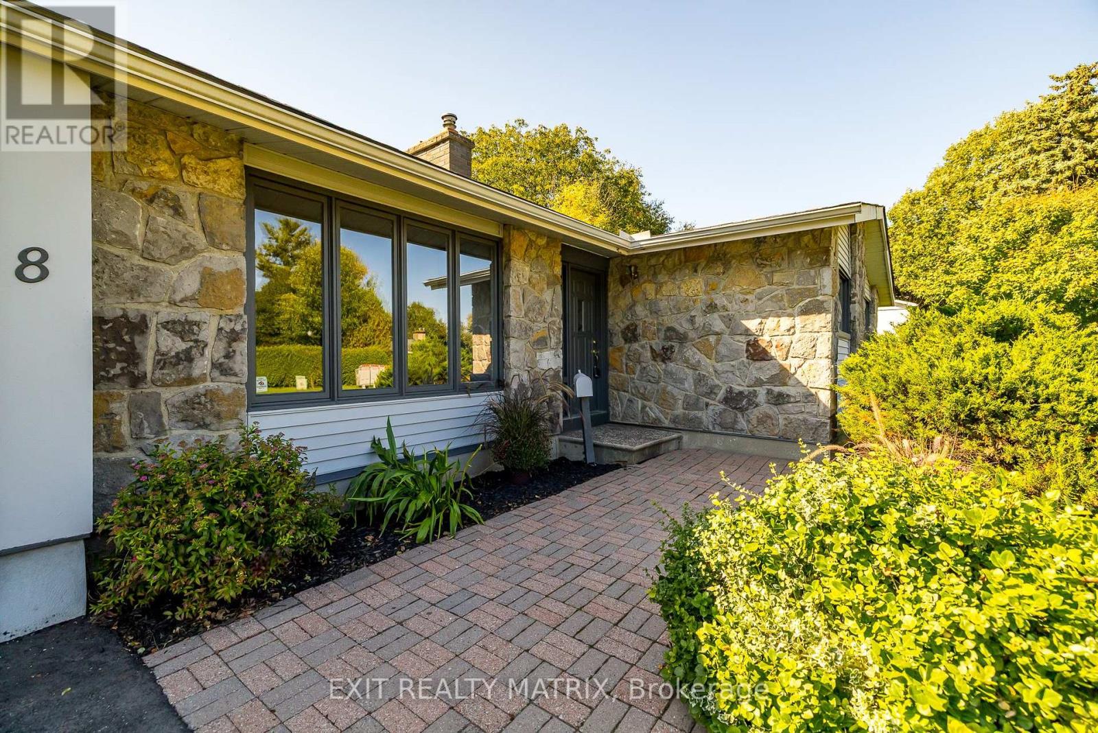 8 Brian Crescent, Ottawa, Ontario  K2H 6X3 - Photo 6 - X12435997