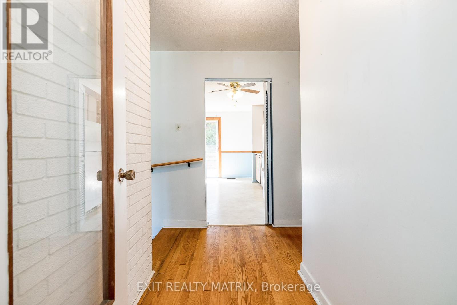 8 Brian Crescent, Ottawa, Ontario  K2H 6X3 - Photo 8 - X12435997