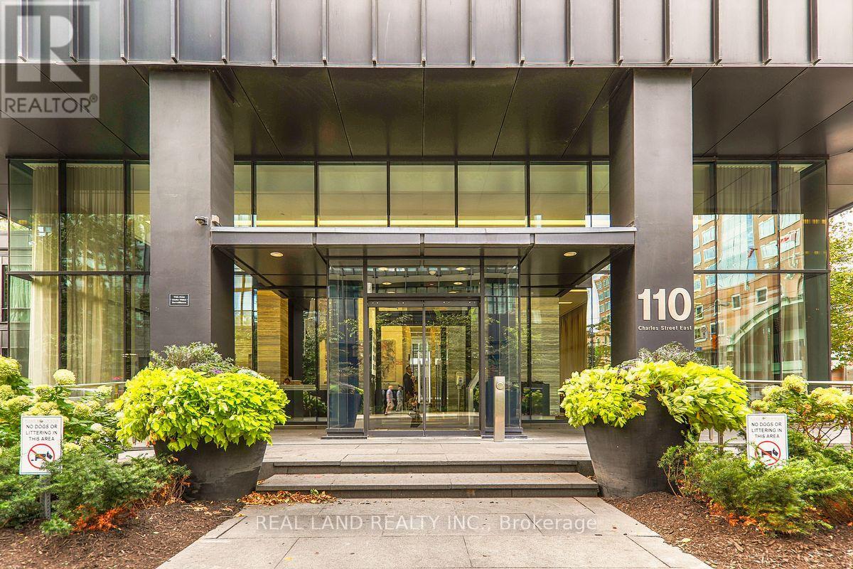 4005 - 110 Charles Street E, Toronto, Ontario  M4Y 1T5 - Photo 2 - C12435944