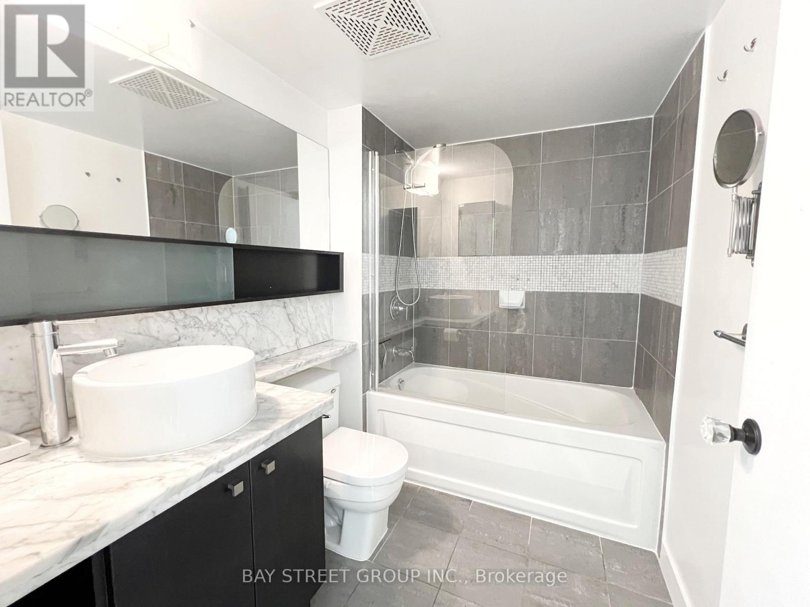 3716 - 11 Brunel Court, Toronto, Ontario  M5V 3Y3 - Photo 7 - C12435951