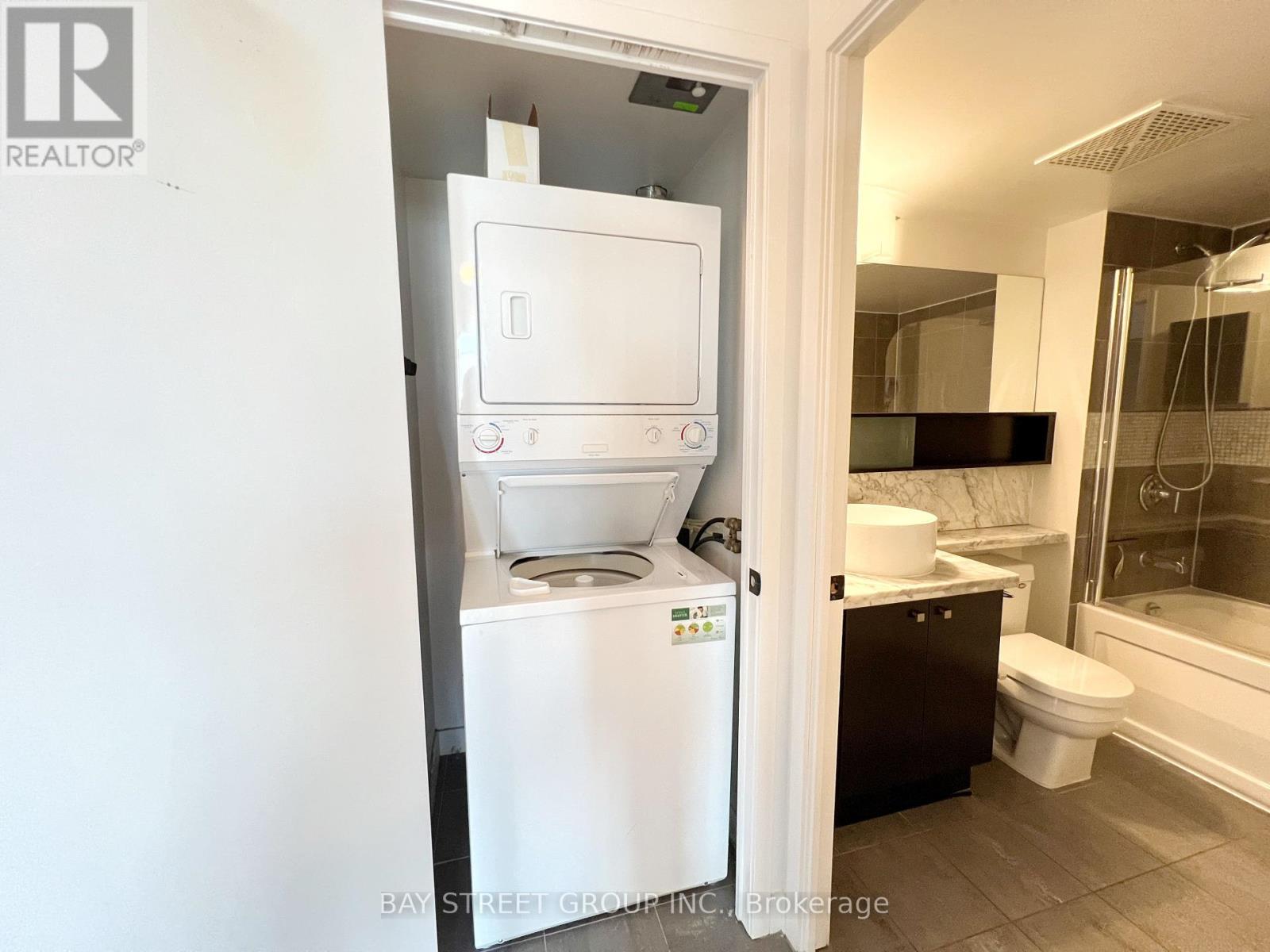 3716 - 11 Brunel Court, Toronto, Ontario  M5V 3Y3 - Photo 8 - C12435951