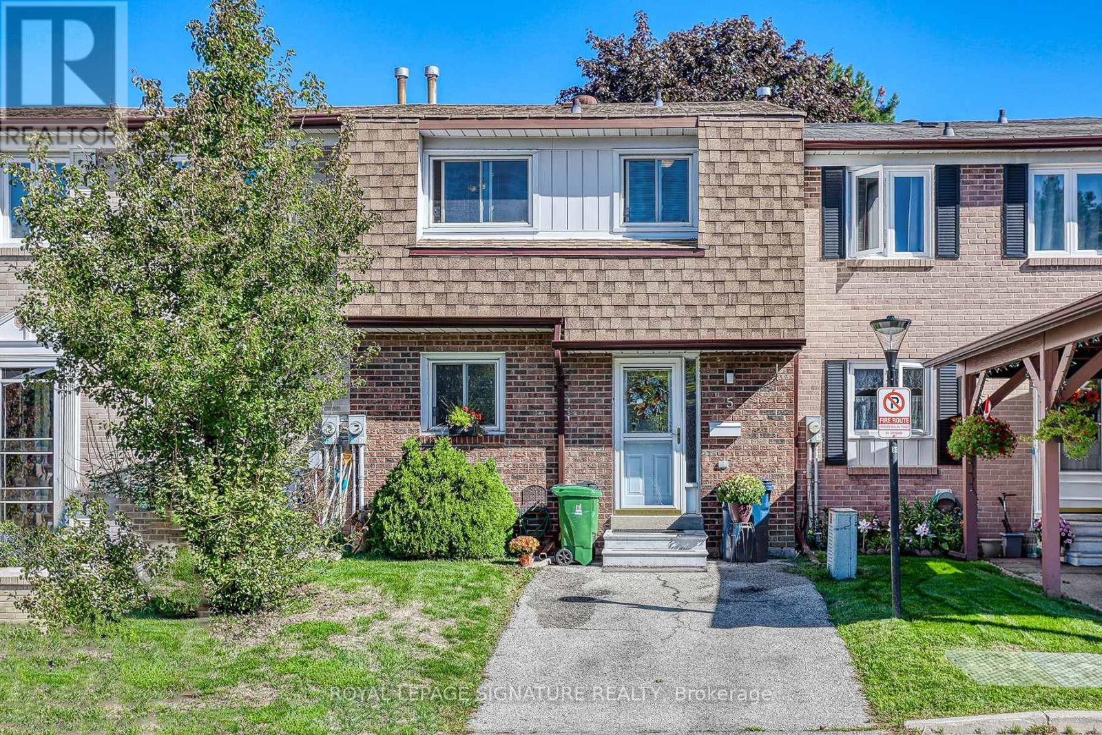 5 GOLDEN APPLEWAY, Toronto, Ontario