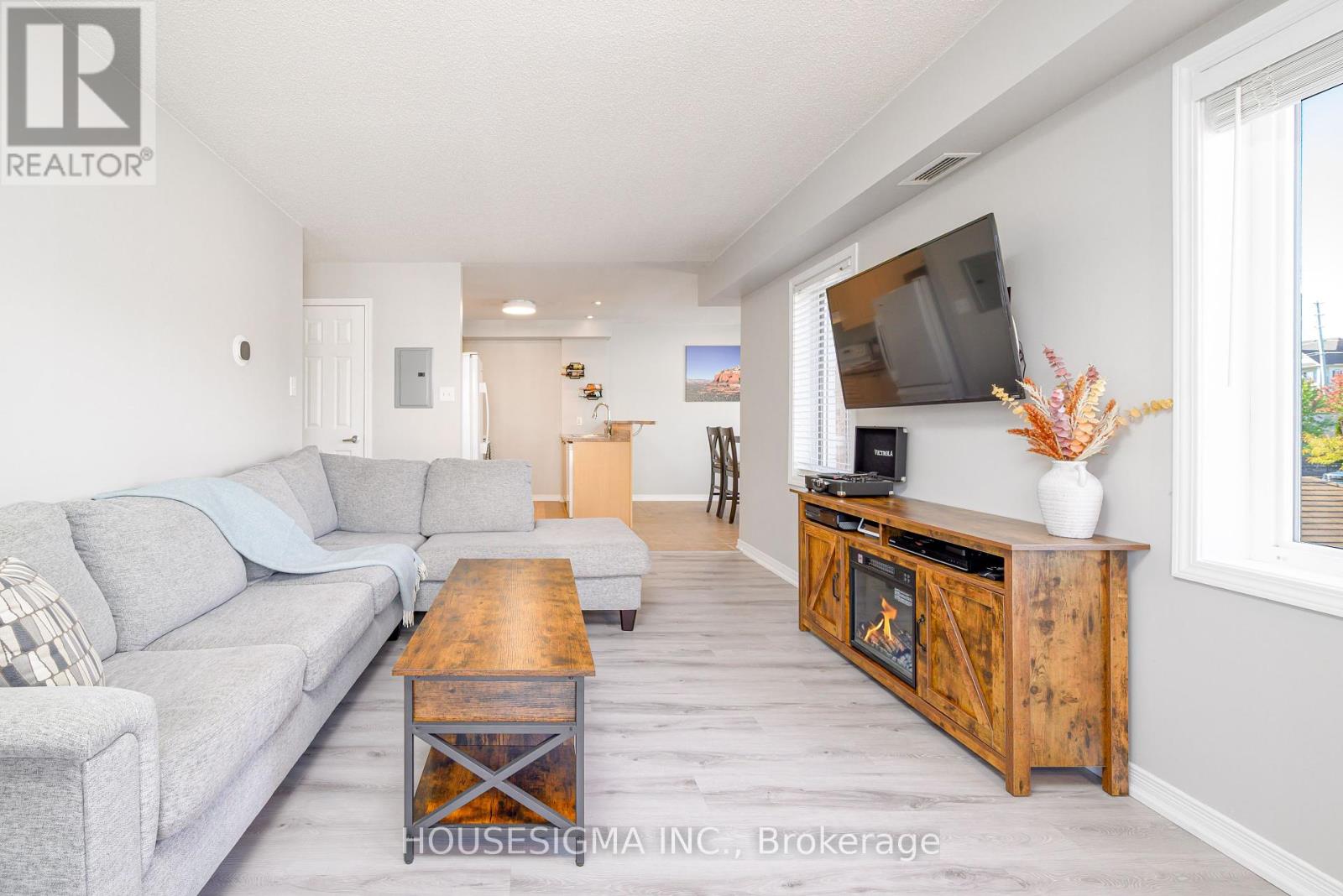 206 - 136 Aspen Springs Drive, Clarington, Ontario  L1C 0H2 - Photo 2 - E12435968