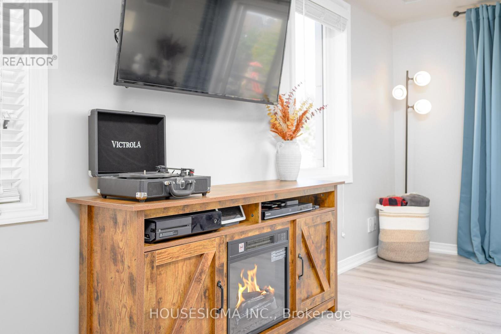 206 - 136 Aspen Springs Drive, Clarington, Ontario  L1C 0H2 - Photo 3 - E12435968