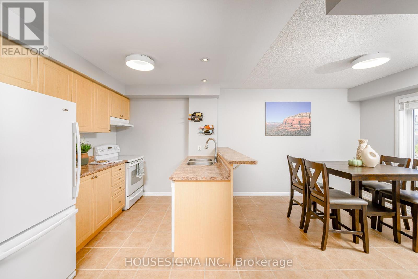 206 - 136 Aspen Springs Drive, Clarington, Ontario  L1C 0H2 - Photo 4 - E12435968