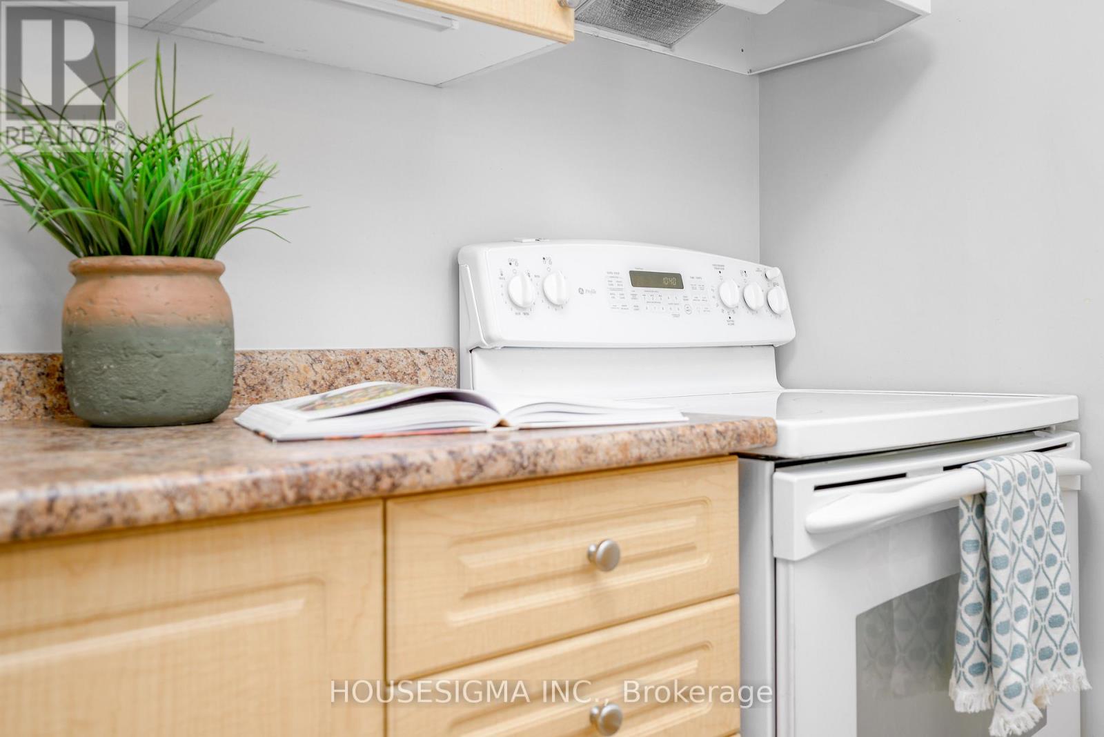 206 - 136 Aspen Springs Drive, Clarington, Ontario  L1C 0H2 - Photo 6 - E12435968