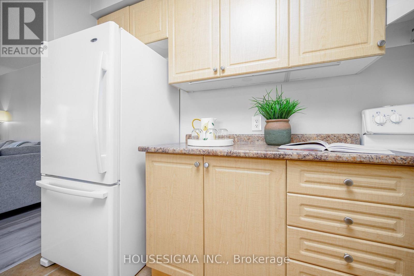 206 - 136 Aspen Springs Drive, Clarington, Ontario  L1C 0H2 - Photo 7 - E12435968