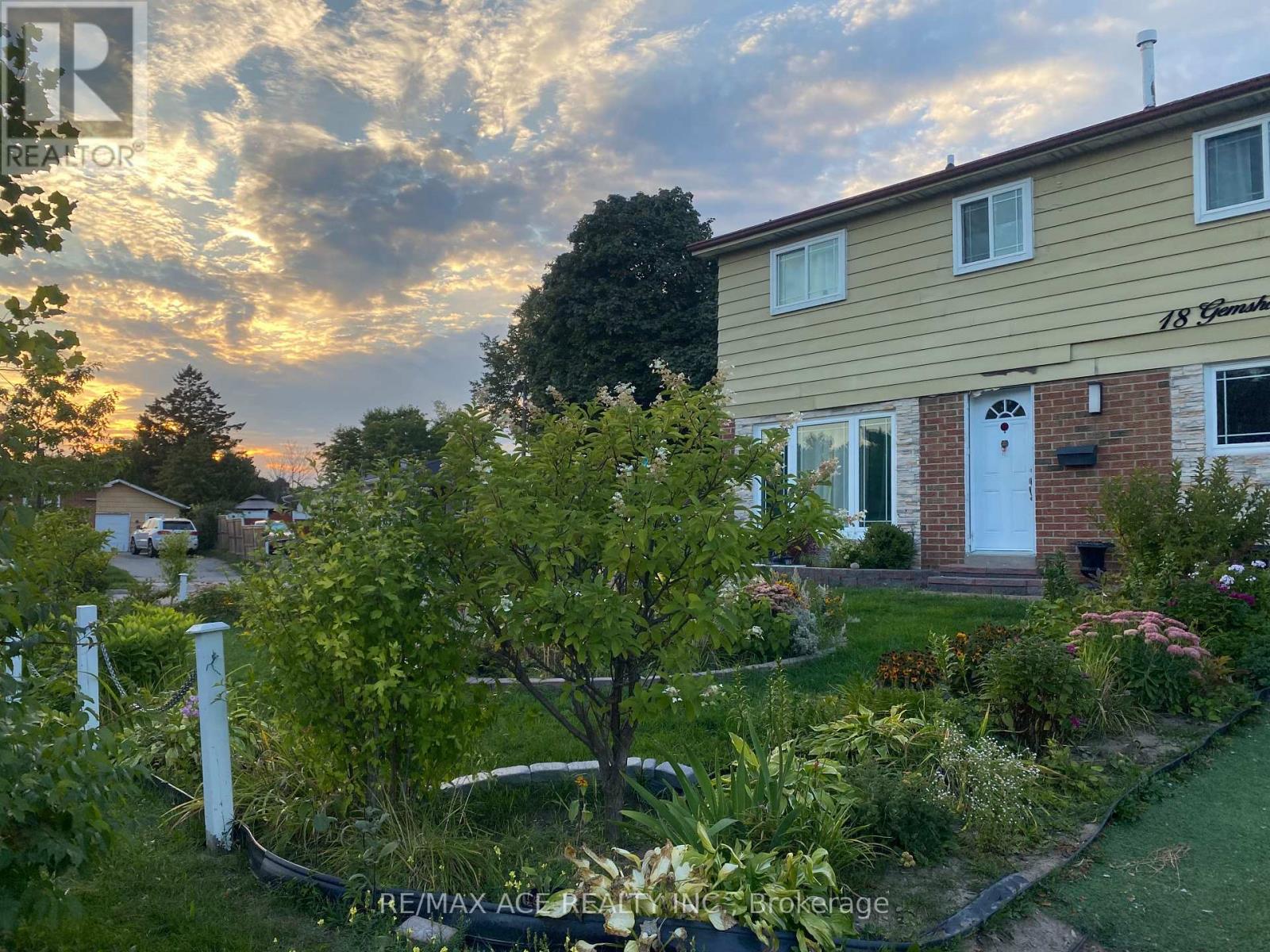 18 GEMSHAW CRESCENT, Toronto, Ontario