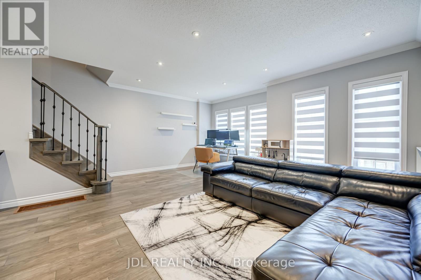 103 Thoroughbred Way, Markham, Ontario  L6C 0B7 - Photo 12 - N12435942