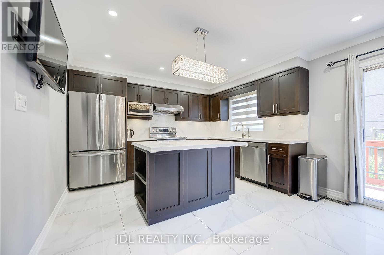 103 Thoroughbred Way, Markham, Ontario  L6C 0B7 - Photo 18 - N12435942