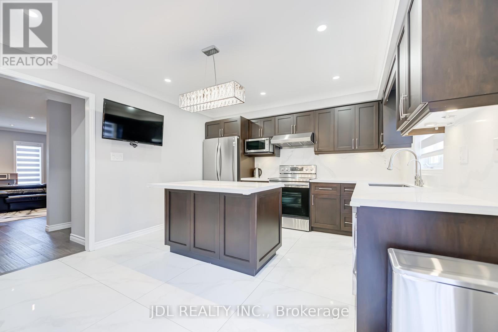 103 Thoroughbred Way, Markham, Ontario  L6C 0B7 - Photo 19 - N12435942