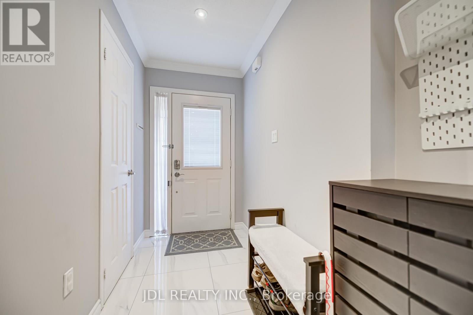 103 Thoroughbred Way, Markham, Ontario  L6C 0B7 - Photo 4 - N12435942