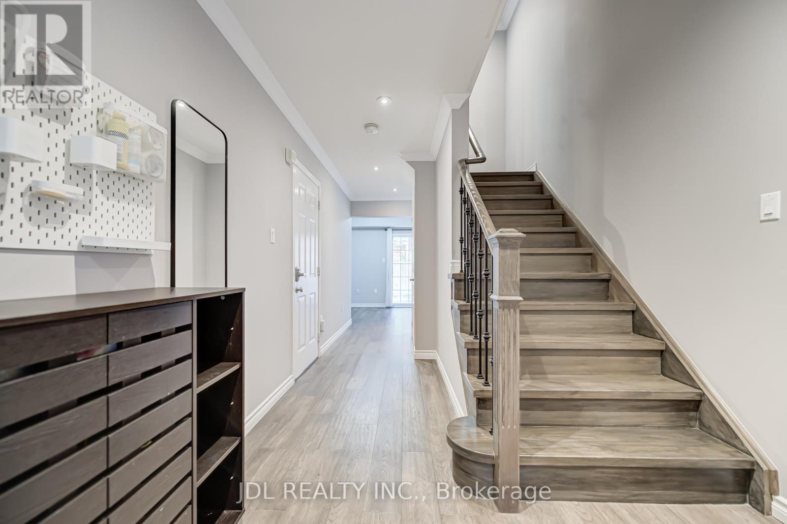 103 Thoroughbred Way, Markham, Ontario  L6C 0B7 - Photo 5 - N12435942