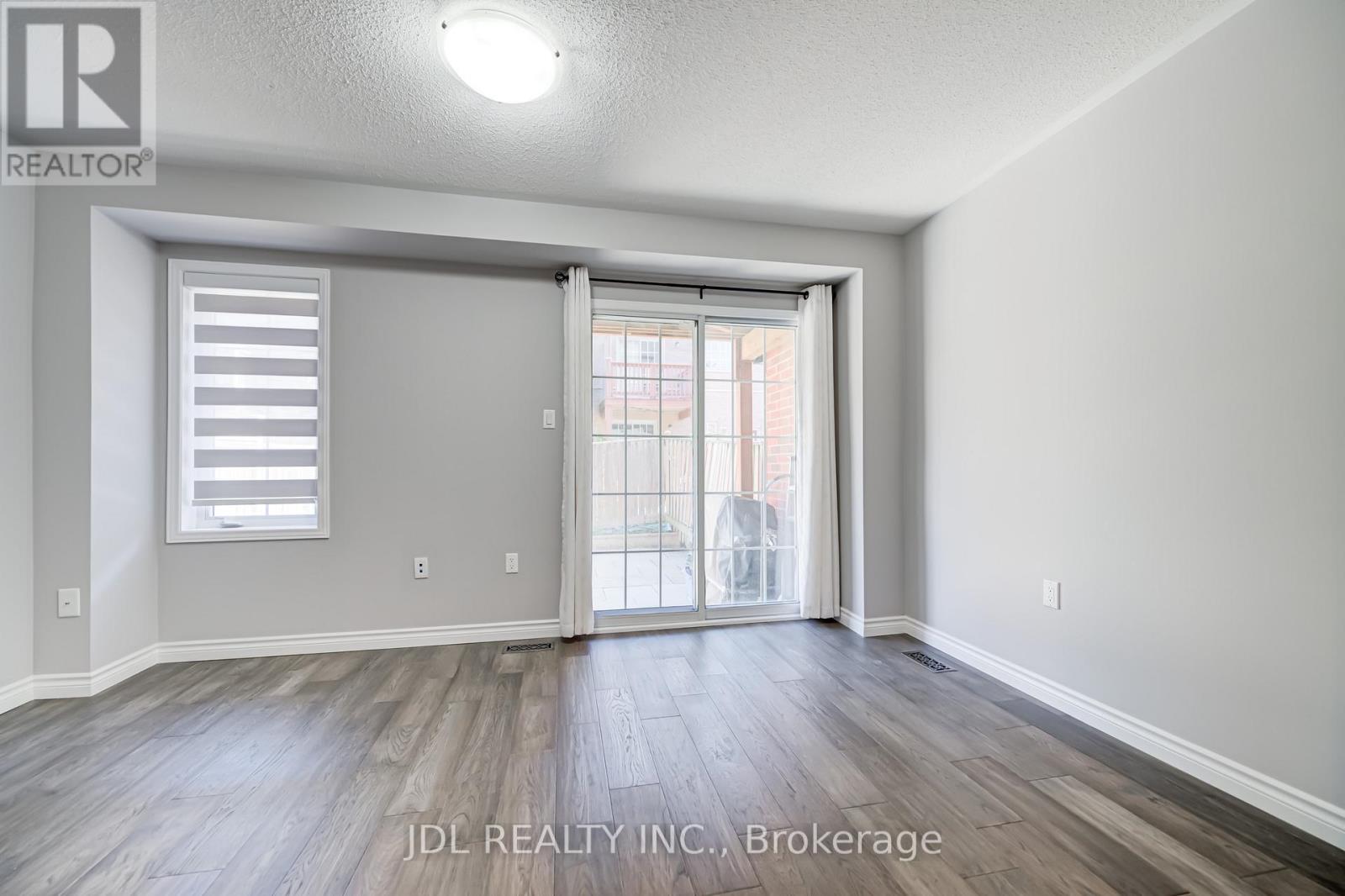103 Thoroughbred Way, Markham, Ontario  L6C 0B7 - Photo 6 - N12435942