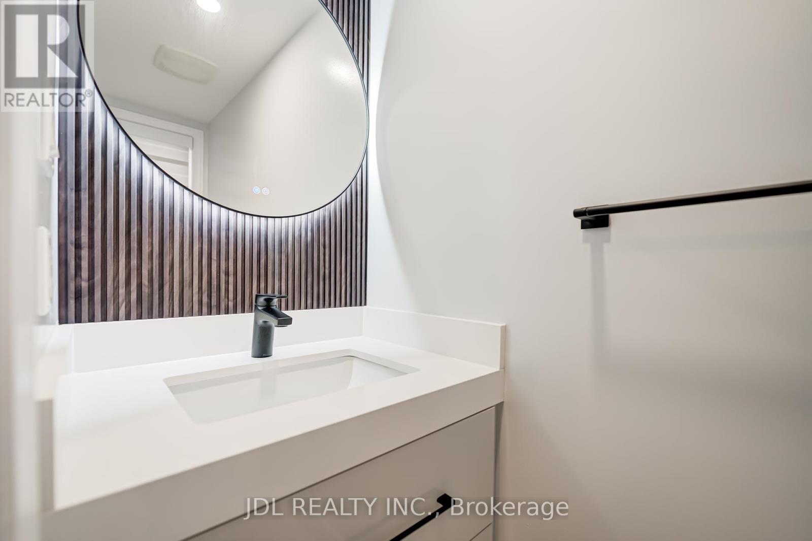 103 Thoroughbred Way, Markham, Ontario  L6C 0B7 - Photo 9 - N12435942