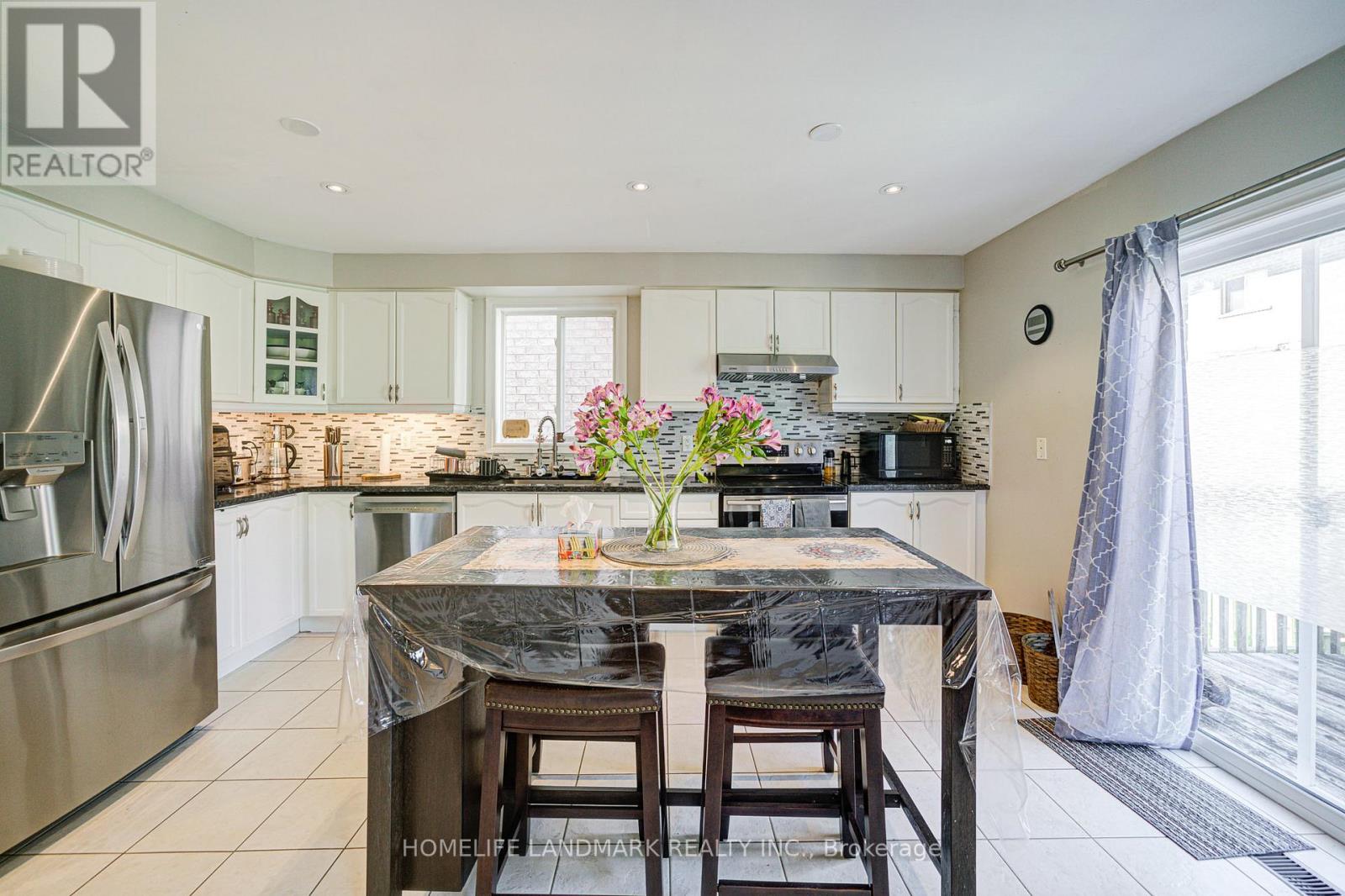 194 Dean Burton Lane, Newmarket, Ontario  L3X 3C4 - Photo 12 - N12435957