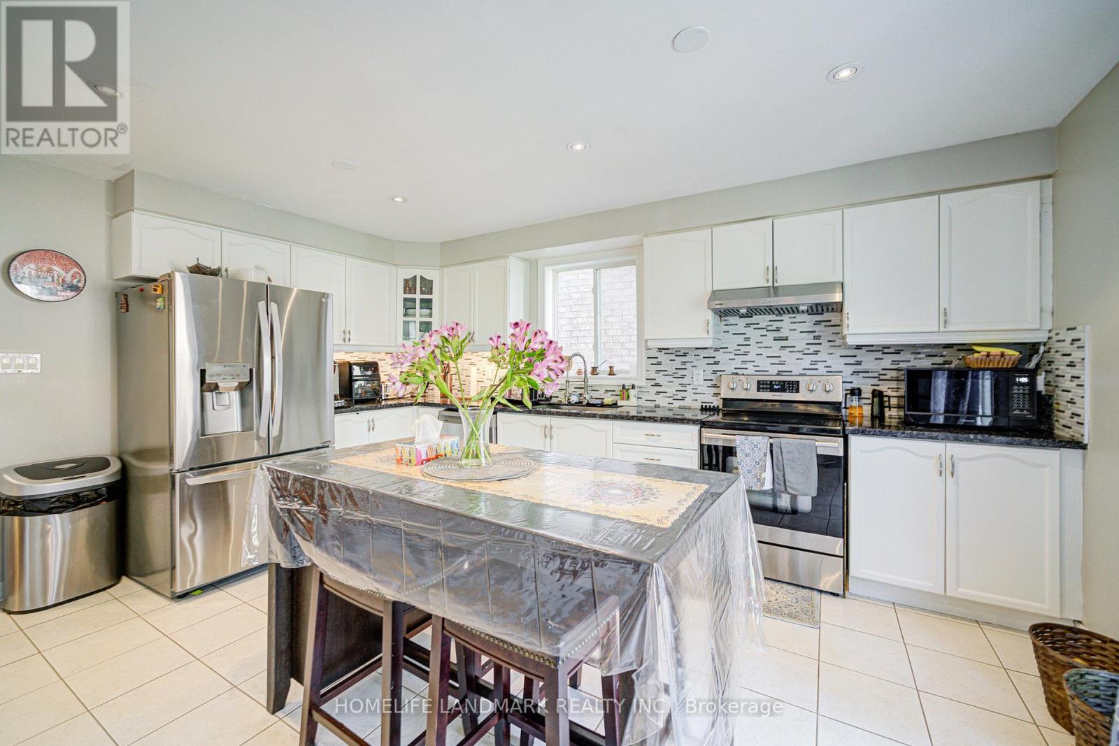 194 Dean Burton Lane, Newmarket, Ontario  L3X 3C4 - Photo 13 - N12435957