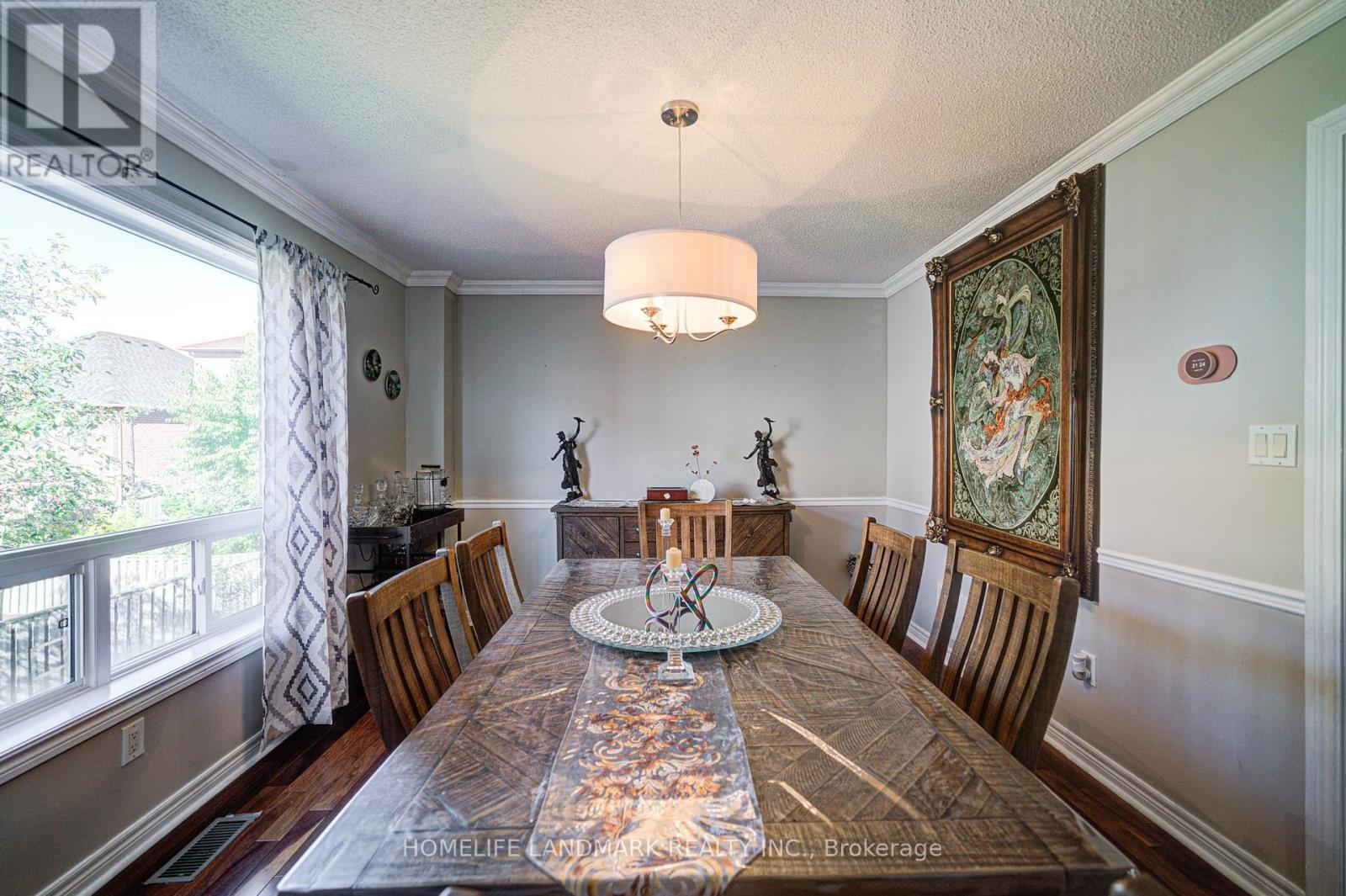 194 Dean Burton Lane, Newmarket, Ontario  L3X 3C4 - Photo 17 - N12435957