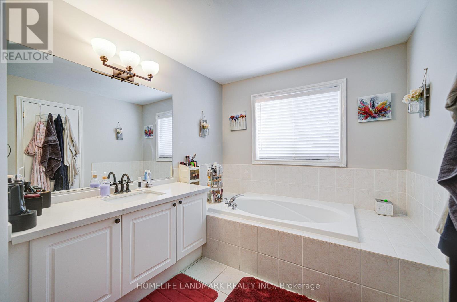 194 Dean Burton Lane, Newmarket, Ontario  L3X 3C4 - Photo 35 - N12435957