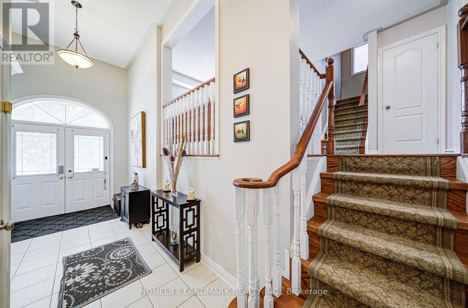 194 Dean Burton Lane, Newmarket, Ontario  L3X 3C4 - Photo 4 - N12435957