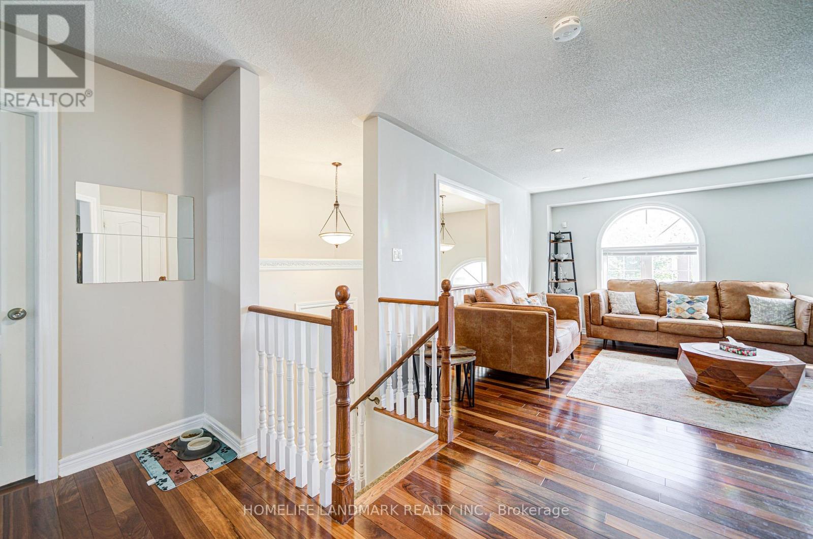 194 Dean Burton Lane, Newmarket, Ontario  L3X 3C4 - Photo 5 - N12435957