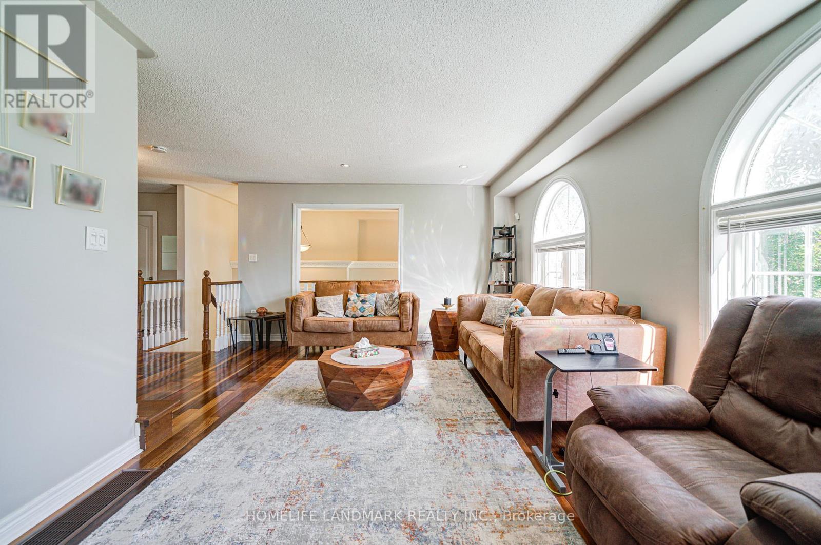 194 Dean Burton Lane, Newmarket, Ontario  L3X 3C4 - Photo 8 - N12435957