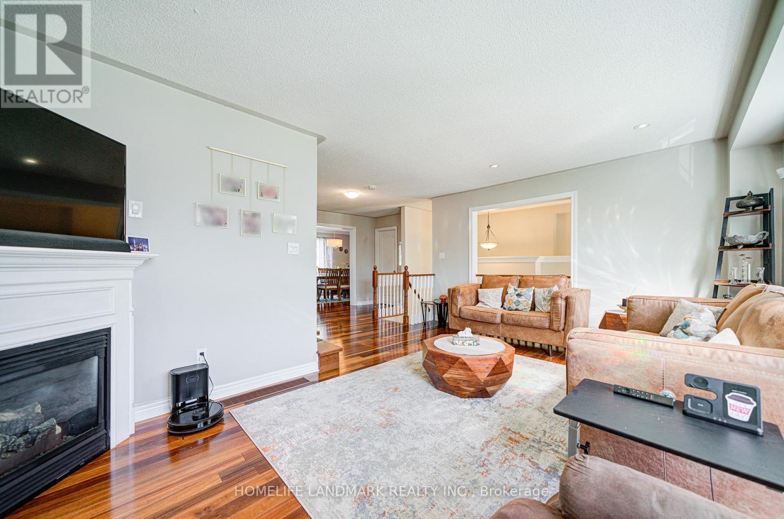 194 Dean Burton Lane, Newmarket, Ontario  L3X 3C4 - Photo 9 - N12435957