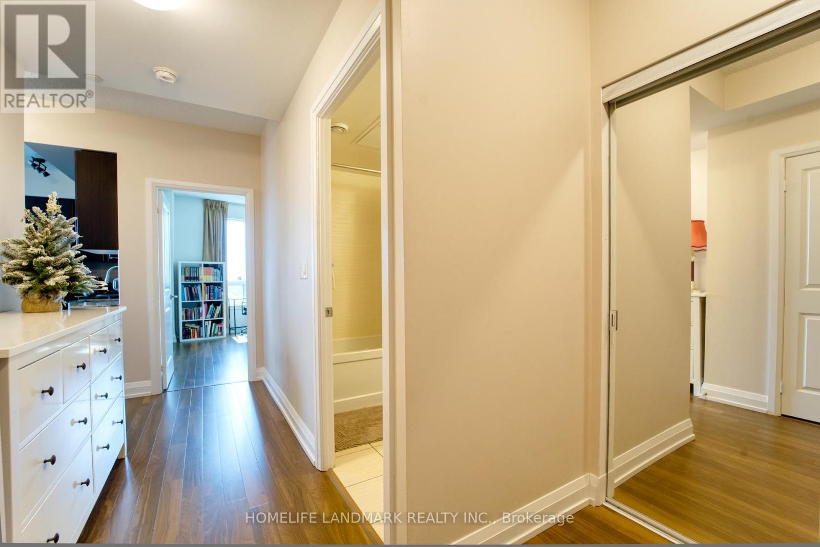 1201 - 7171 Yonge Street, Markham, Ontario  L3T 0C5 - Photo 5 - N12435963