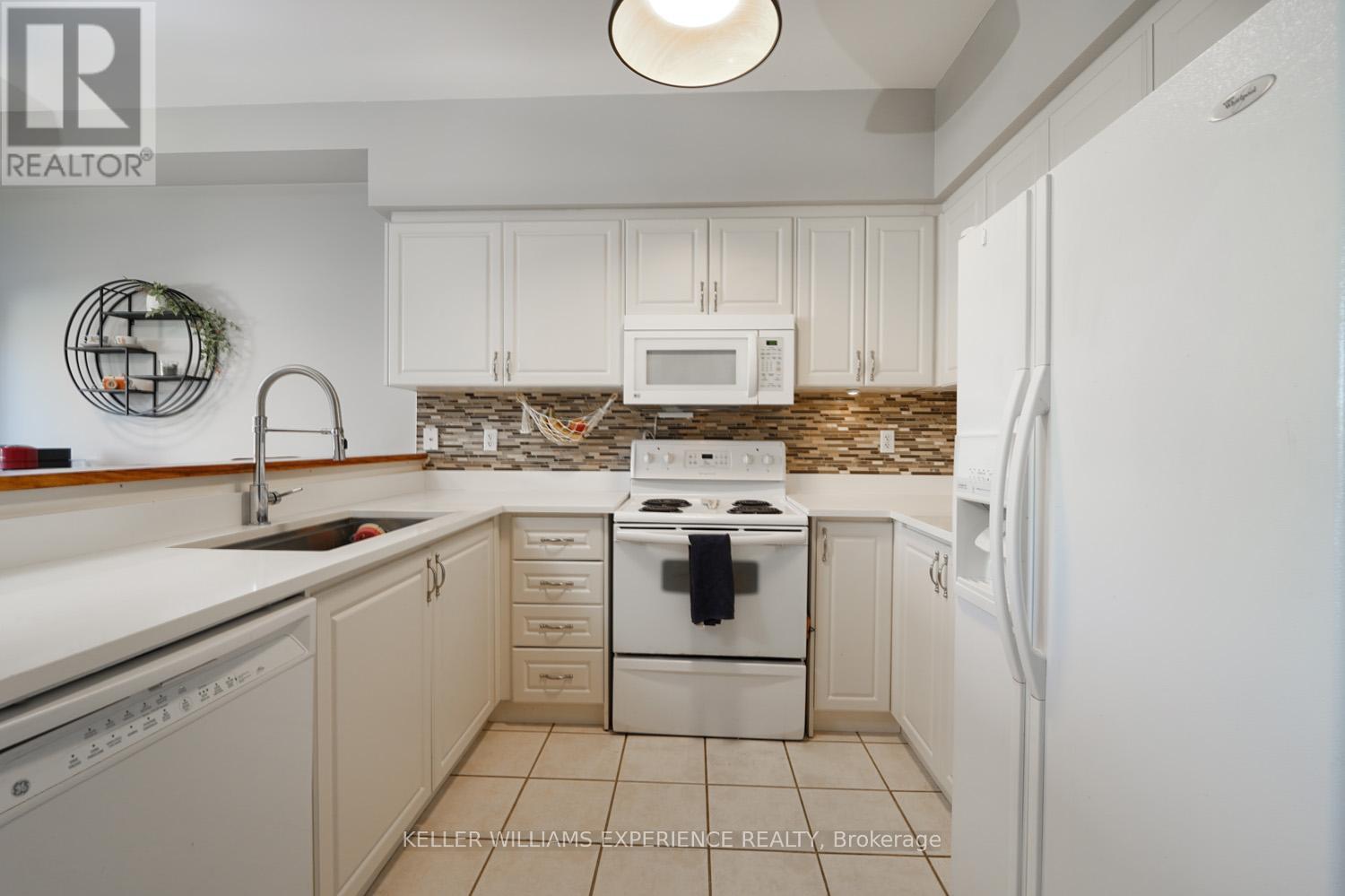 2 - 1087 Brook Gardens Marsh, Newmarket, Ontario  L3Y 8W6 - Photo 10 - N12435973