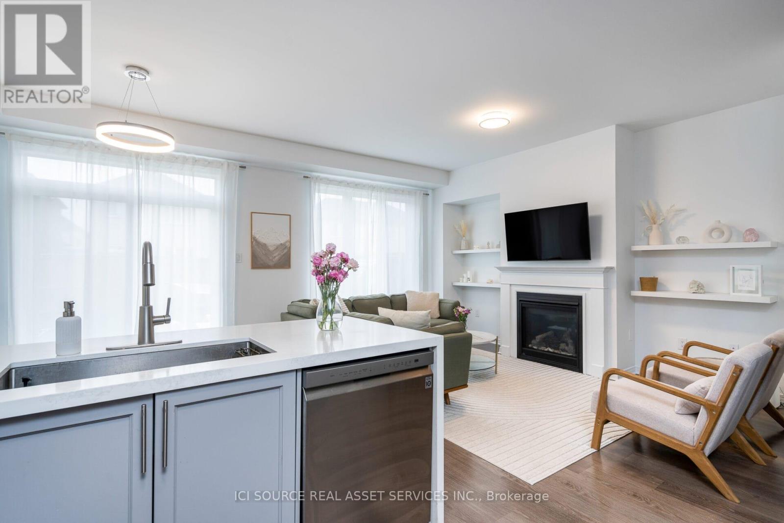 54 Portland Street, Collingwood, Ontario  L9Y 3Z6 - Photo 8 - S12436005