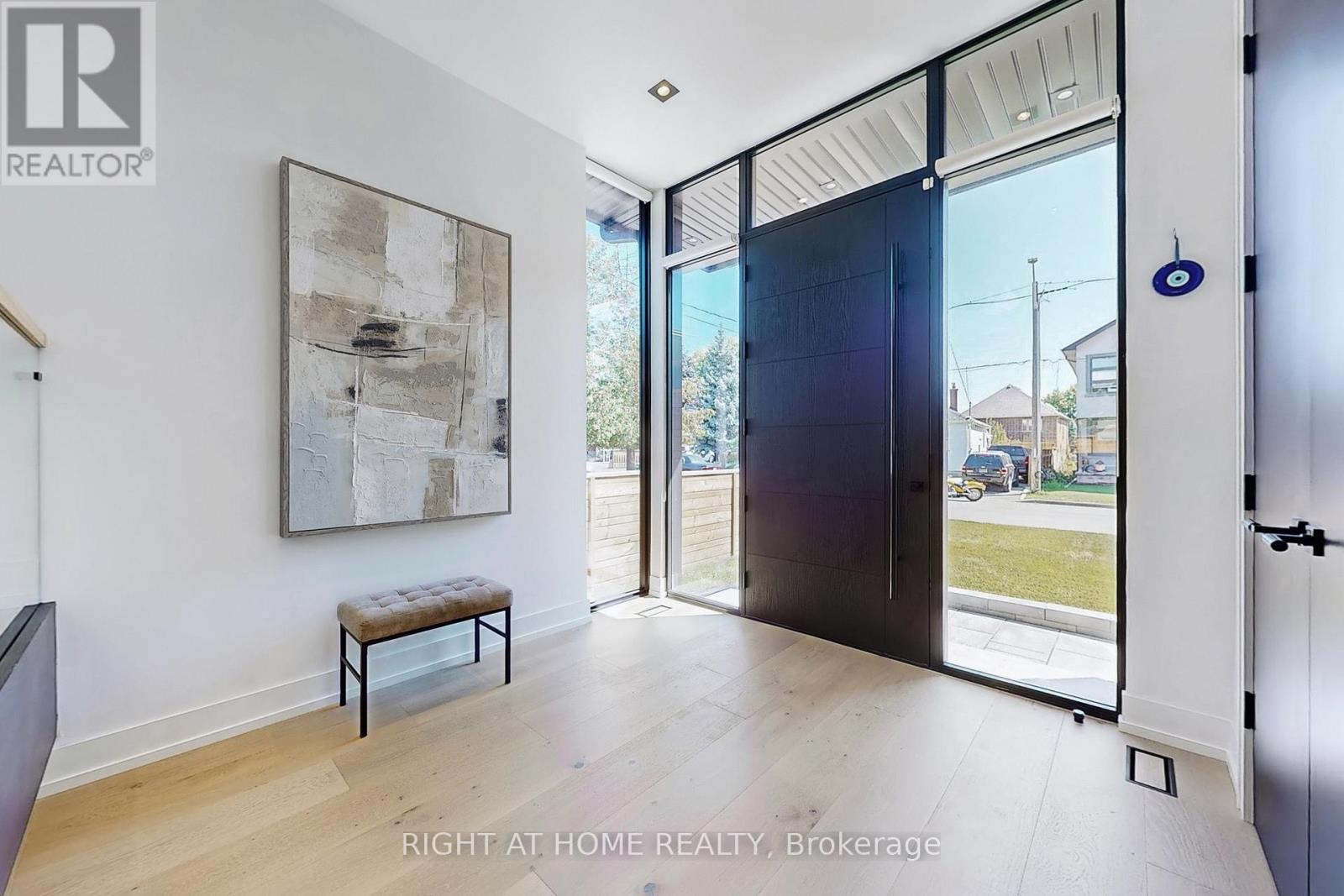 845 Seventh Street, Mississauga, Ontario  L5E 1N9 - Photo 2 - W12435960