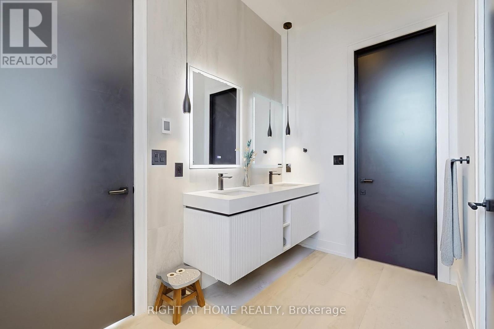 845 Seventh Street, Mississauga, Ontario  L5E 1N9 - Photo 27 - W12435960