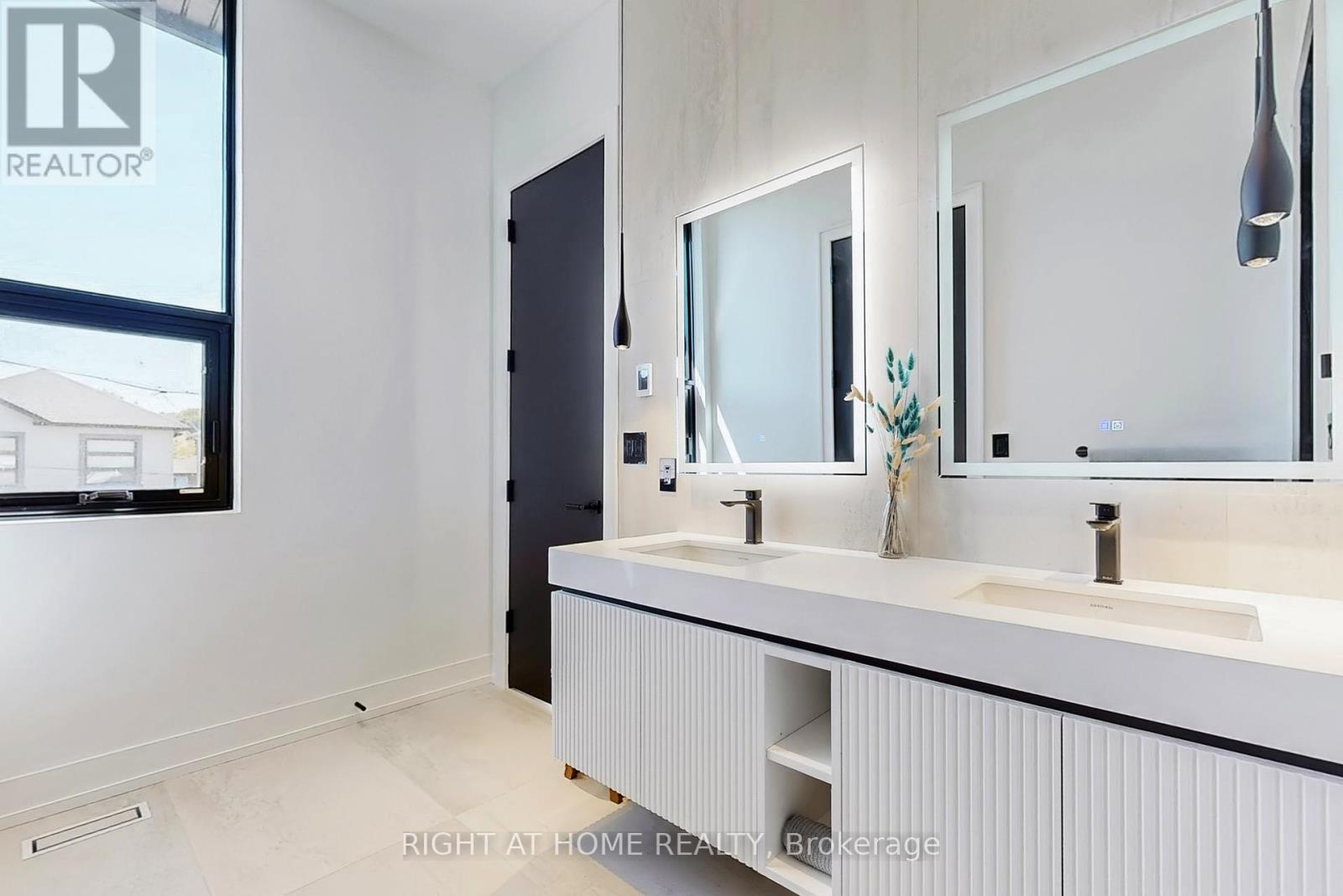 845 Seventh Street, Mississauga, Ontario  L5E 1N9 - Photo 28 - W12435960