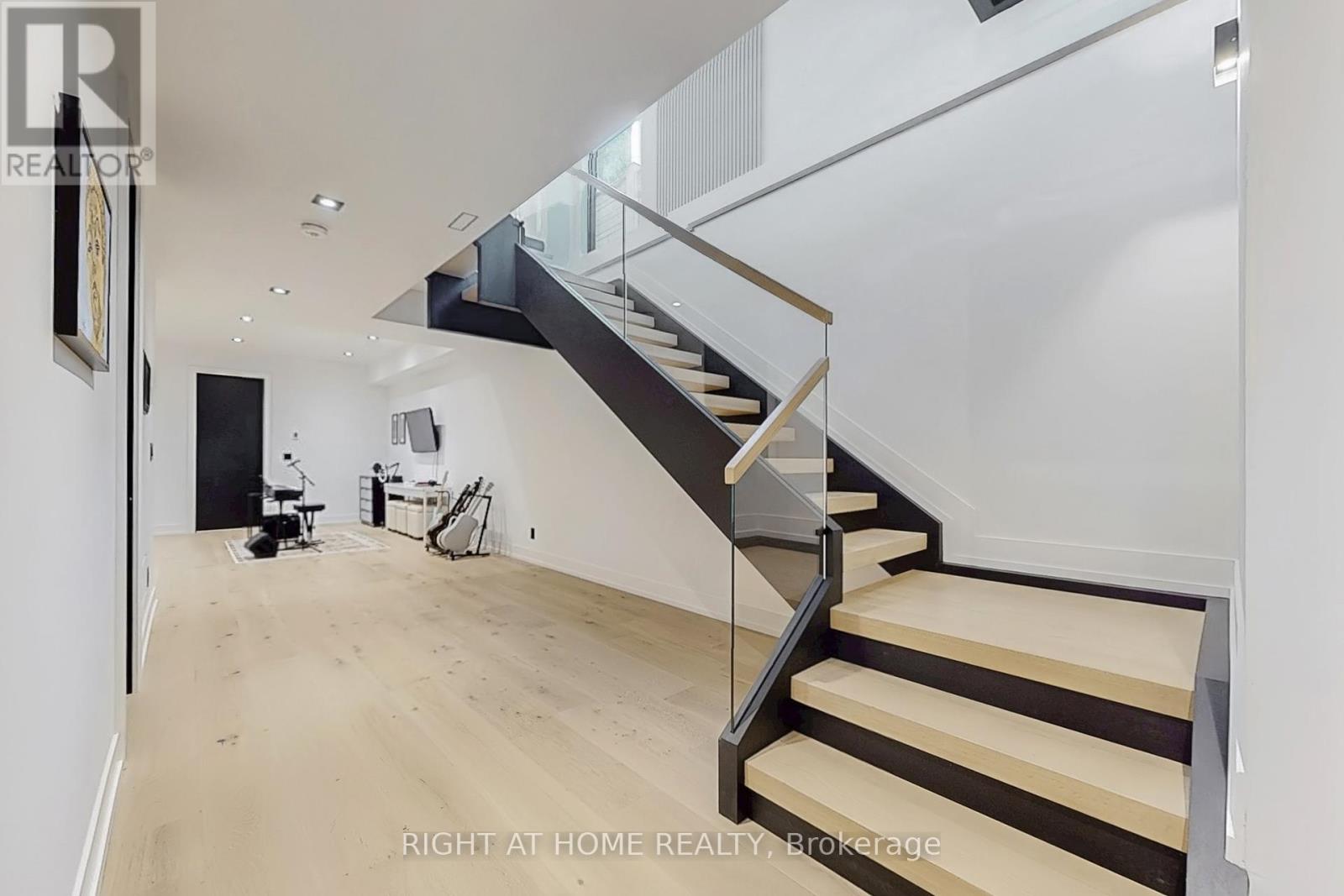 845 Seventh Street, Mississauga, Ontario  L5E 1N9 - Photo 36 - W12435960