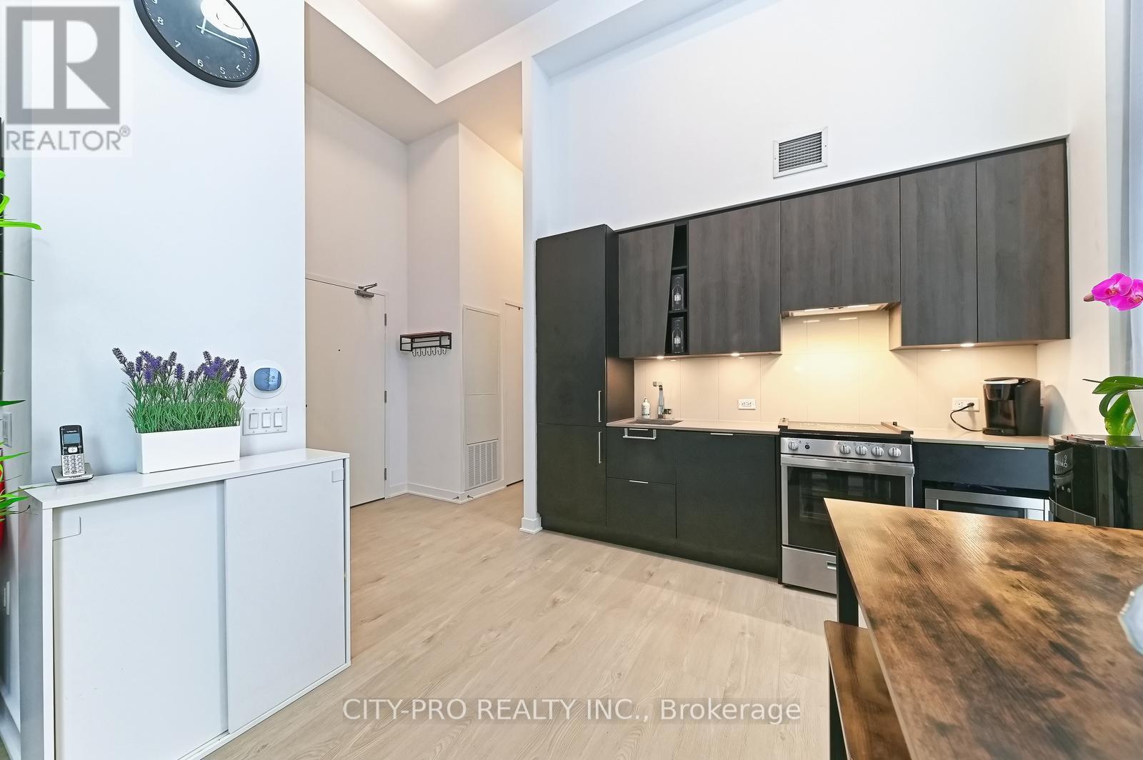 410 - 3900 Confederation Parkway, Mississauga, Ontario  L5B 0M3 - Photo 10 - W12435976