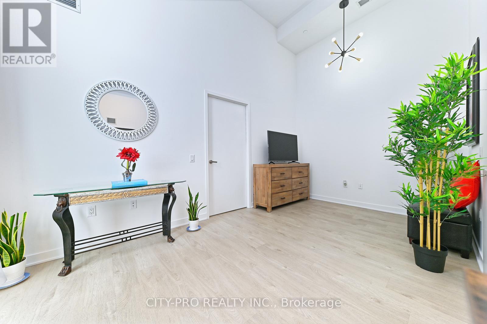 410 - 3900 Confederation Parkway, Mississauga, Ontario  L5B 0M3 - Photo 17 - W12435976