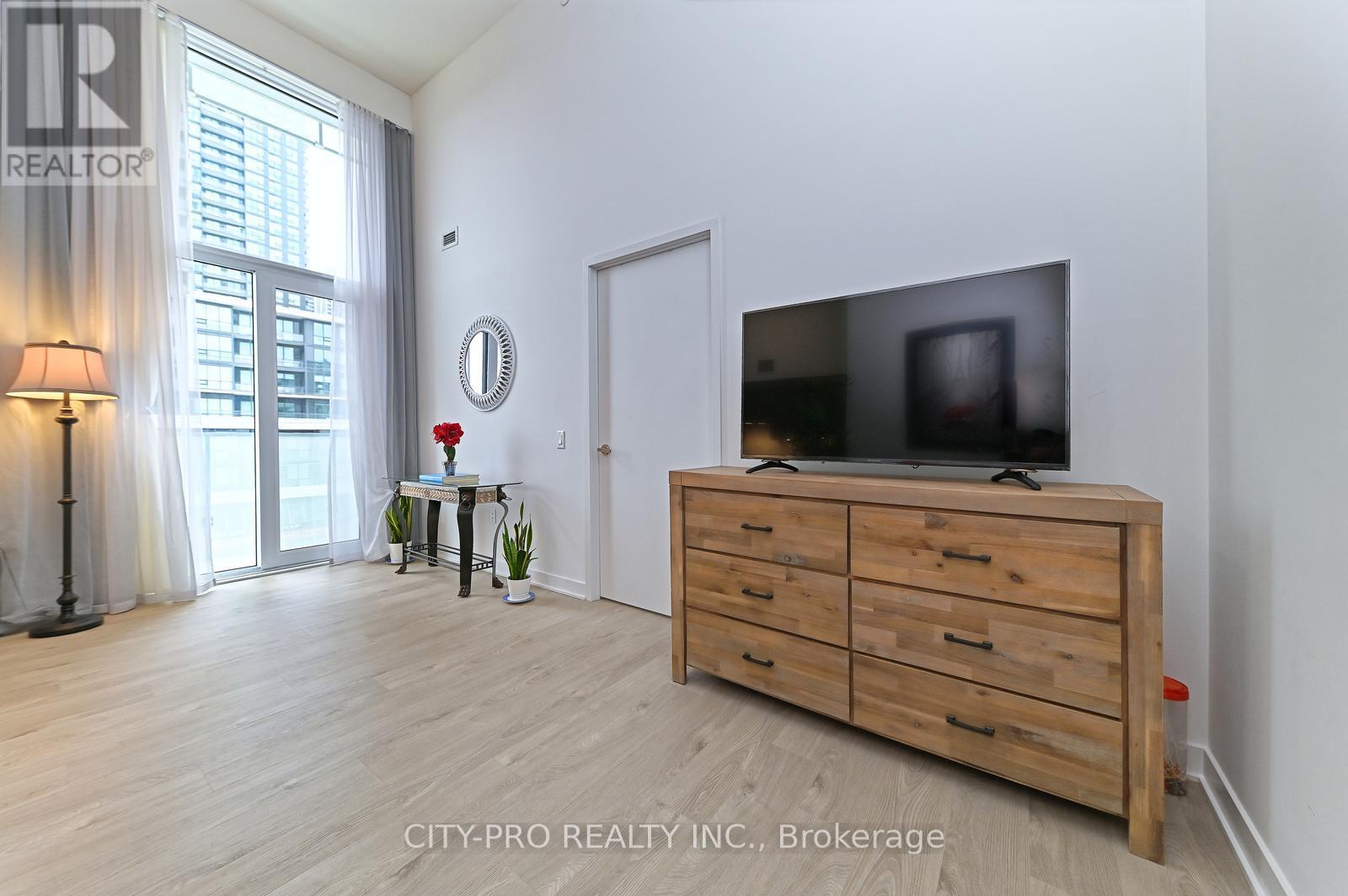 410 - 3900 Confederation Parkway, Mississauga, Ontario  L5B 0M3 - Photo 21 - W12435976