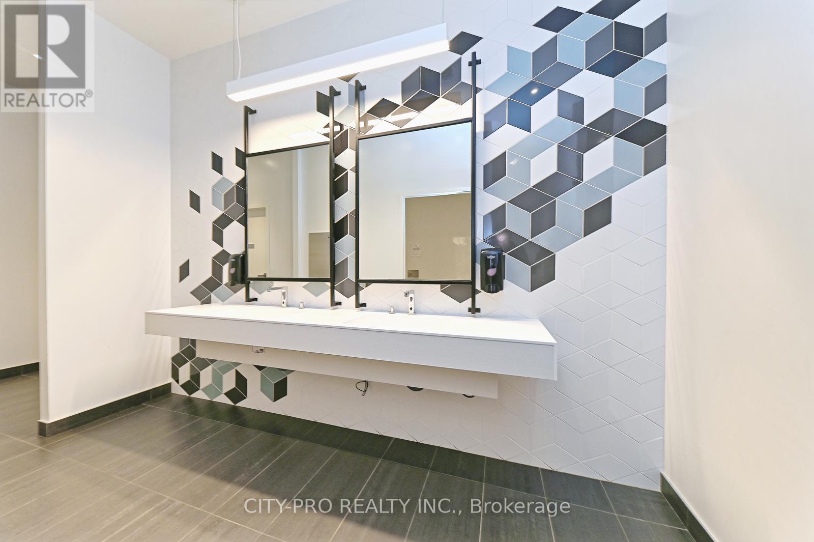 410 - 3900 Confederation Parkway, Mississauga, Ontario  L5B 0M3 - Photo 46 - W12435976