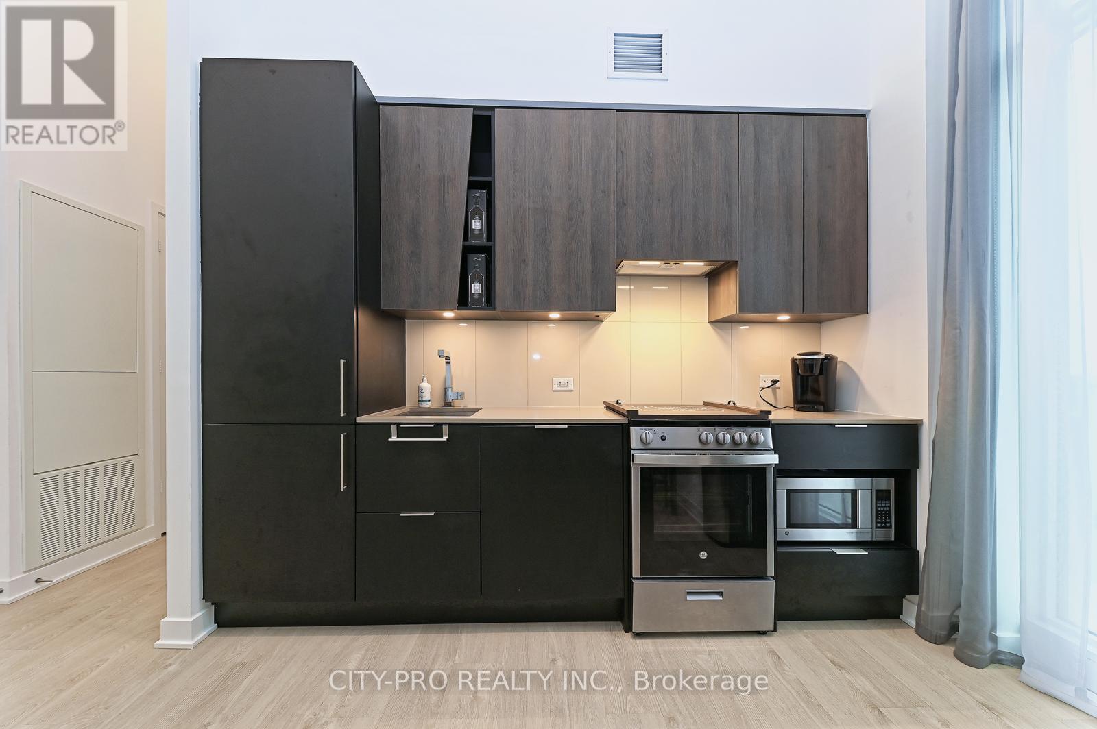 410 - 3900 Confederation Parkway, Mississauga, Ontario  L5B 0M3 - Photo 9 - W12435976