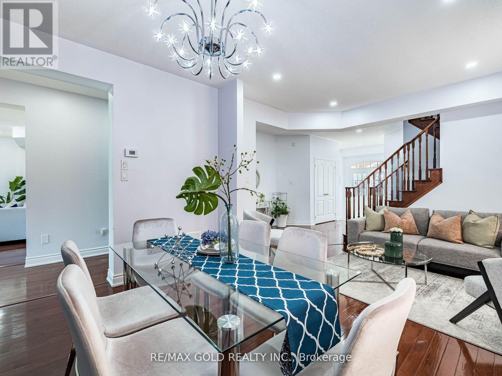 36 Treegrove Crescent, Brampton, Ontario  L7A 0K4 - Photo 11 - W12435990