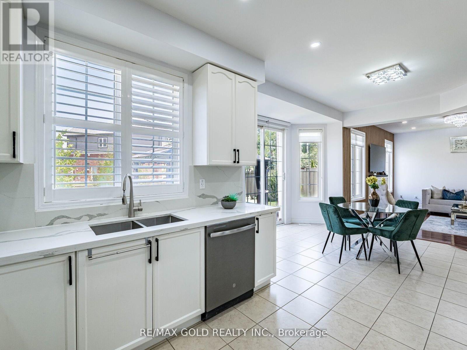 36 Treegrove Crescent, Brampton, Ontario  L7A 0K4 - Photo 15 - W12435990