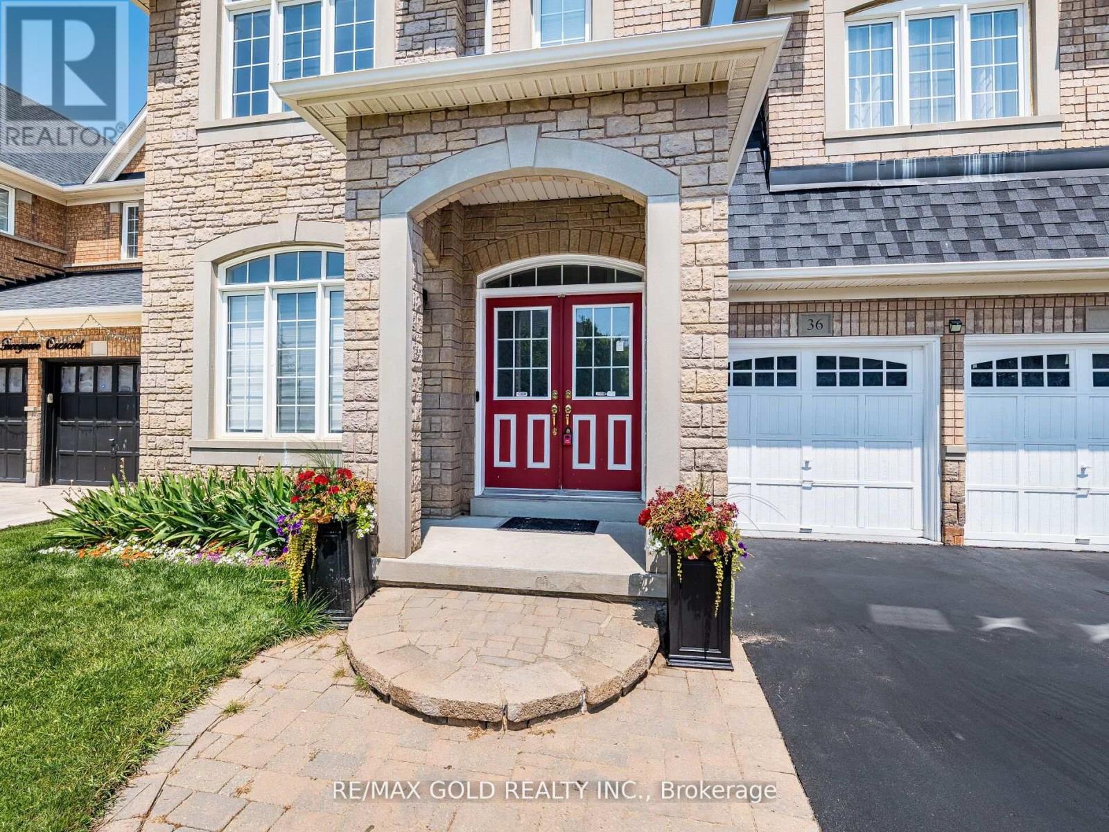 36 Treegrove Crescent, Brampton, Ontario  L7A 0K4 - Photo 2 - W12435990