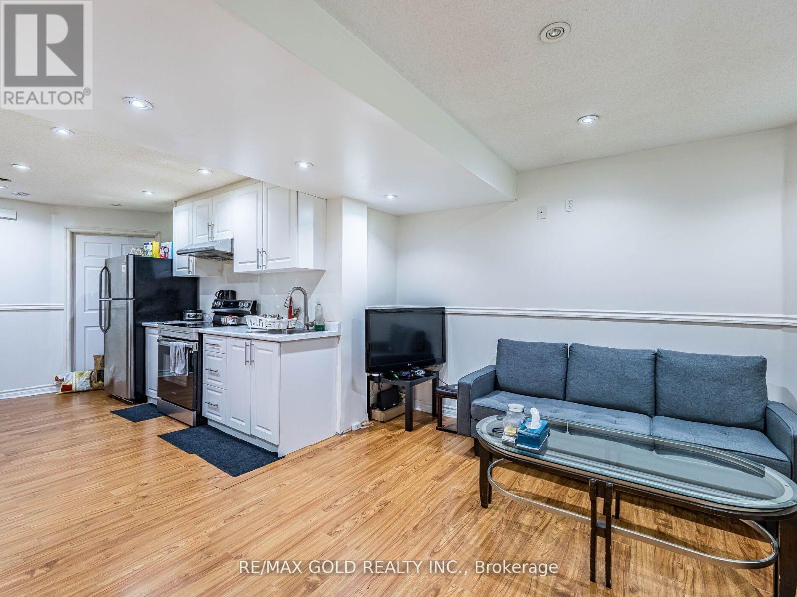 36 Treegrove Crescent, Brampton, Ontario  L7A 0K4 - Photo 33 - W12435990