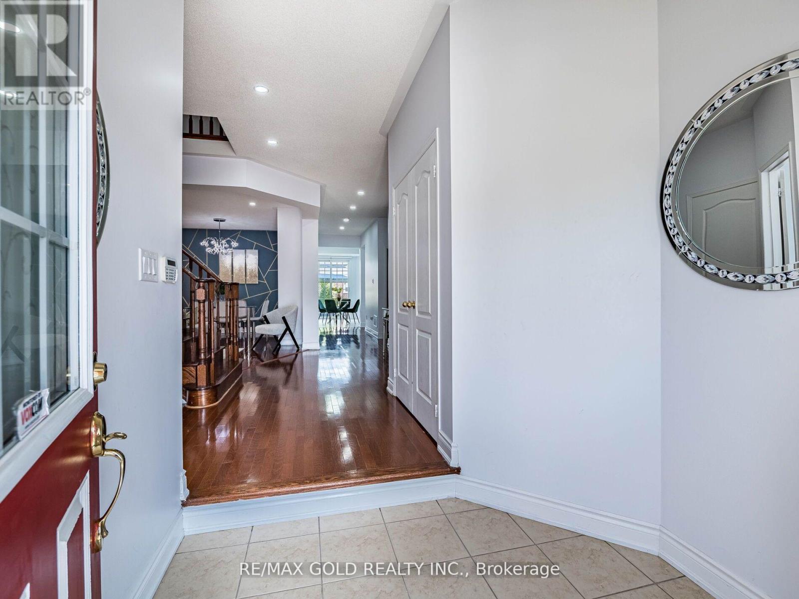 36 Treegrove Crescent, Brampton, Ontario  L7A 0K4 - Photo 4 - W12435990