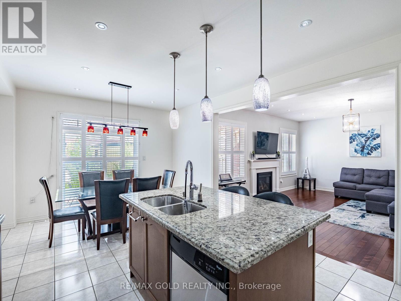 18 Divinity Circle, Brampton, Ontario  L7A 3Y4 - Photo 12 - W12435991