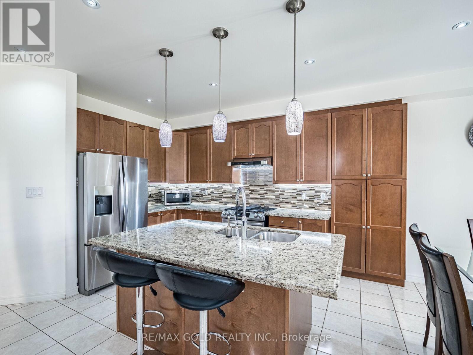 18 Divinity Circle, Brampton, Ontario  L7A 3Y4 - Photo 15 - W12435991