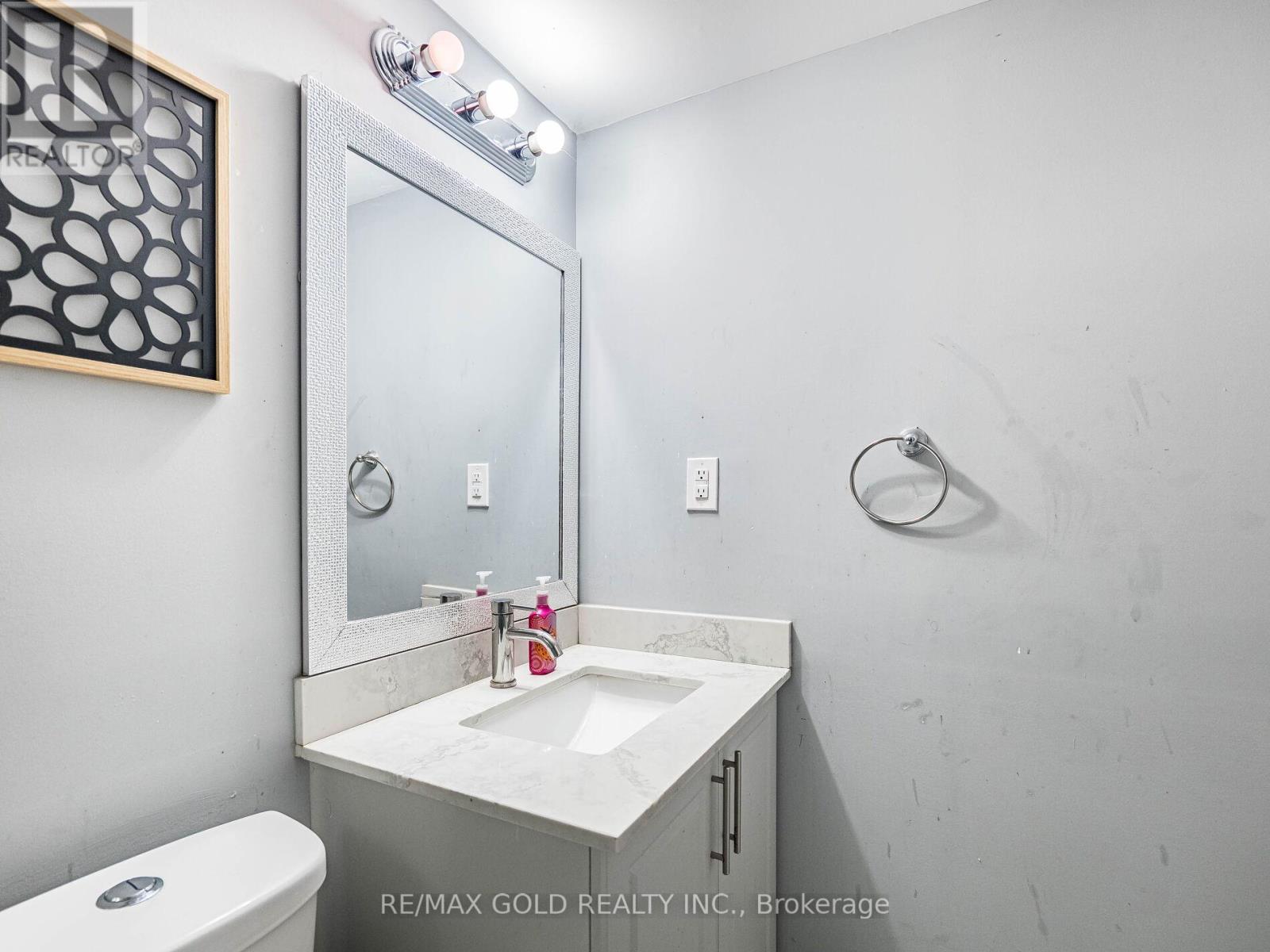18 Divinity Circle, Brampton, Ontario  L7A 3Y4 - Photo 17 - W12435991