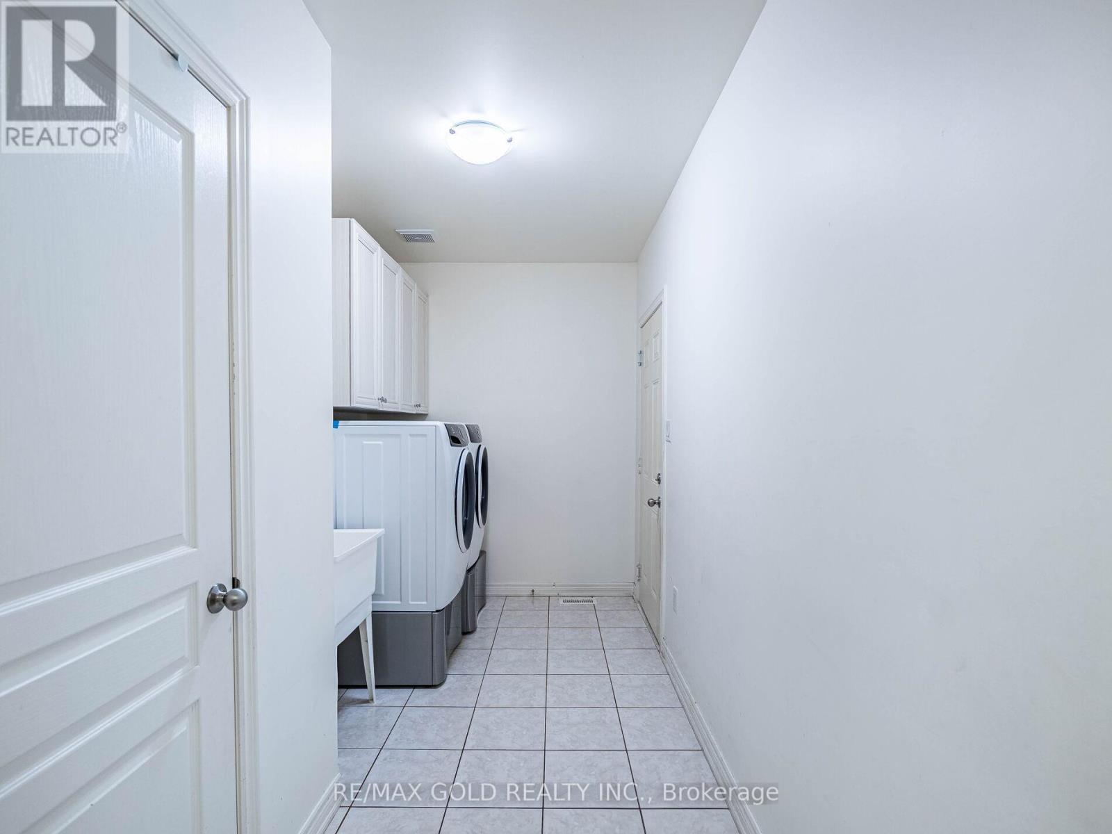 18 Divinity Circle, Brampton, Ontario  L7A 3Y4 - Photo 18 - W12435991